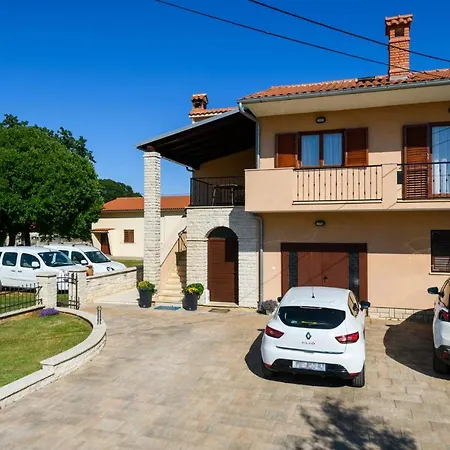 Lovely Home In Dobrani * Rebici
