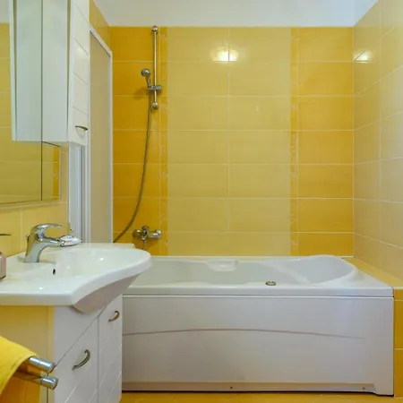 Lovely Home In Dobrani * Rebici