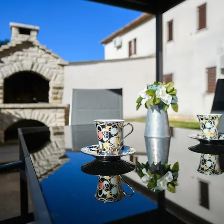 Lovely Home In Dobrani * Rebici
