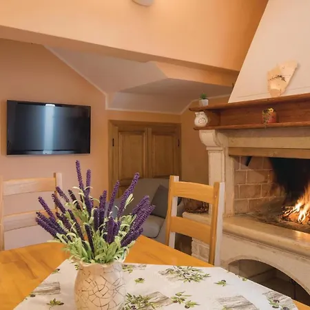 Lovely Home In Dobrani Дом отдыха